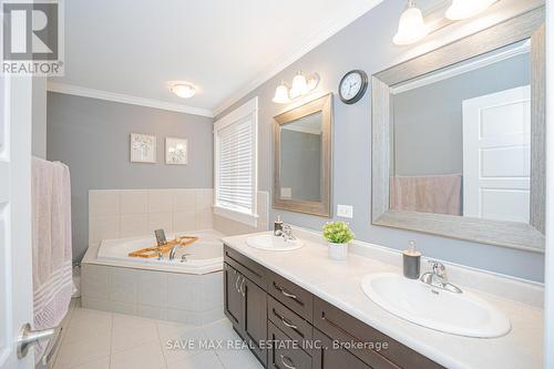 546 Lear Gate, Milton, ON - Indoor Photo Showing Bathroom