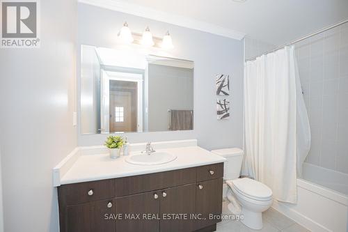 546 Lear Gate, Milton, ON - Indoor Photo Showing Bathroom