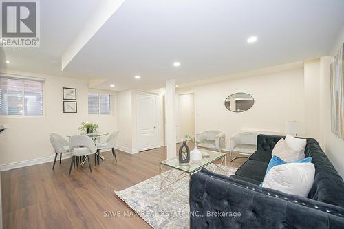 546 Lear Gate, Milton, ON - Indoor Photo Showing Living Room