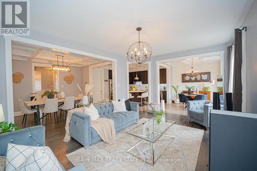 546 Lear Gate, Milton, ON - Indoor Photo Showing Living Room