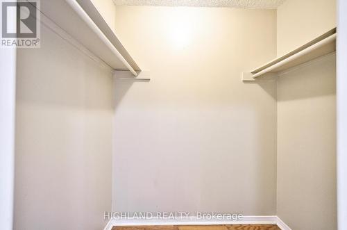 1059 Springwater Crescent, Mississauga, ON - Indoor With Storage