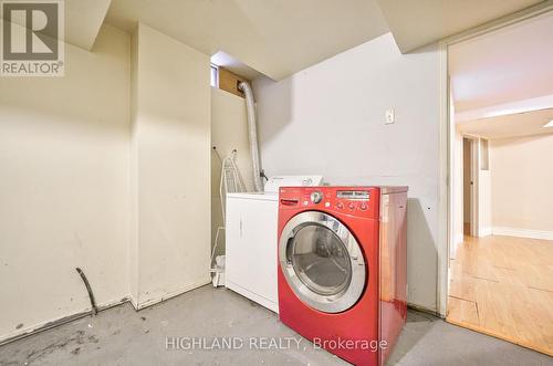 1059 Springwater Crescent, Mississauga, ON - Indoor Photo Showing Laundry Room