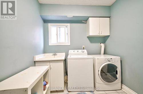 1059 Springwater Crescent, Mississauga, ON - Indoor Photo Showing Laundry Room