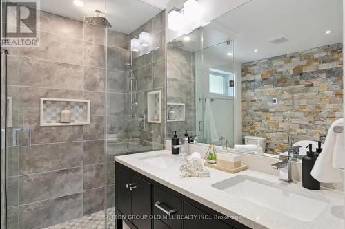 17 Strath Humber Court, Toronto, ON - Indoor Photo Showing Bathroom