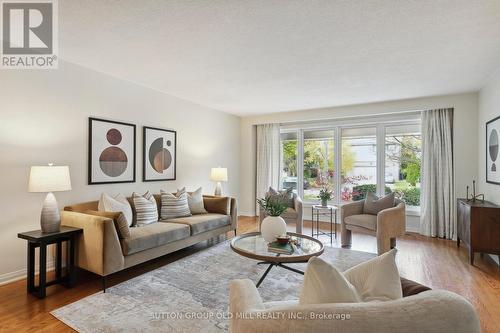 17 Strath Humber Court, Toronto, ON - Indoor Photo Showing Living Room