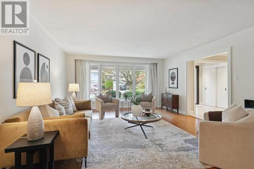 17 Strath Humber Court, Toronto, ON - Indoor Photo Showing Living Room