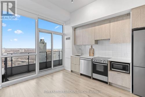 2509 - 395 Bloor Street E, Toronto, ON - Indoor Photo Showing Kitchen With Upgraded Kitchen