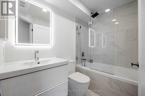 504 - 40 Scollard Street, Toronto, ON - Indoor Photo Showing Bathroom