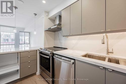 504 - 40 Scollard Street, Toronto, ON - Indoor Photo Showing Kitchen With Upgraded Kitchen