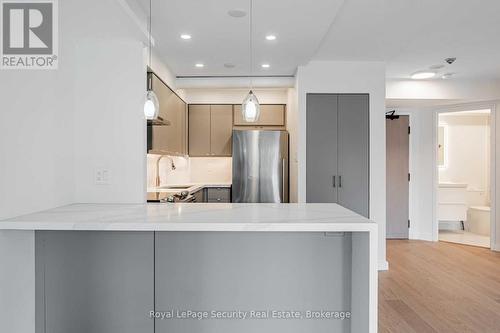 504 - 40 Scollard Street, Toronto, ON - Indoor Photo Showing Kitchen With Upgraded Kitchen