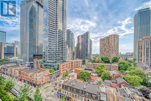 1016 - 1 Gloucester Street, Toronto, ON - Outdoor With Facade