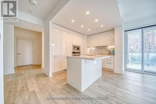 1016 - 1 Gloucester Street, Toronto, ON - Indoor Photo Showing Kitchen