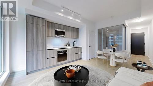 202 - 127 Broadway Avenue, Toronto, ON - Indoor Photo Showing Kitchen