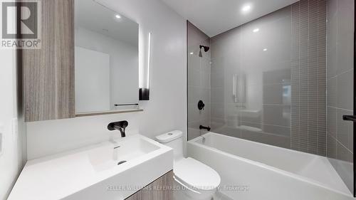 202 - 127 Broadway Avenue, Toronto, ON - Indoor Photo Showing Bathroom