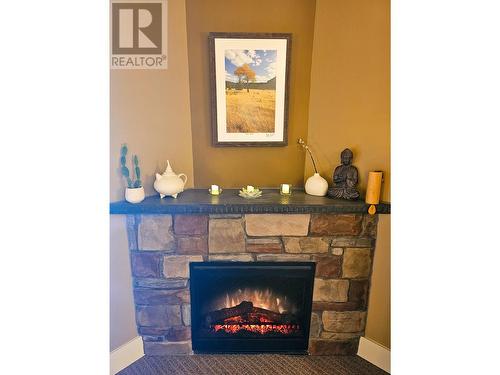 16310 Woolgar Road Unit# 222, Crawford Bay, BC - Indoor Photo Showing Living Room With Fireplace