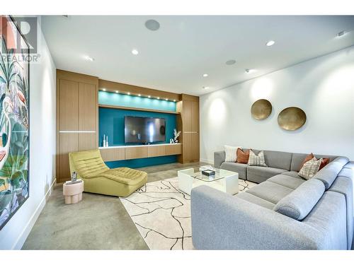 4380 Wallace Hill Road, Kelowna, BC - Indoor Photo Showing Living Room