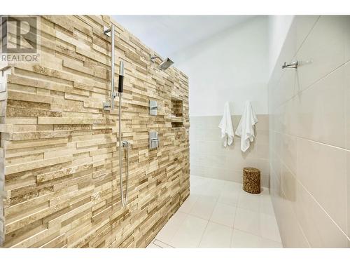 4380 Wallace Hill Road, Kelowna, BC - Indoor Photo Showing Bathroom