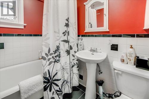 650 Shelley Street, Warfield, BC - Indoor Photo Showing Bathroom