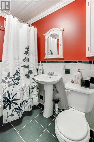 650 Shelley Street, Warfield, BC - Indoor Photo Showing Bathroom