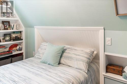 650 Shelley Street, Warfield, BC - Indoor Photo Showing Bedroom