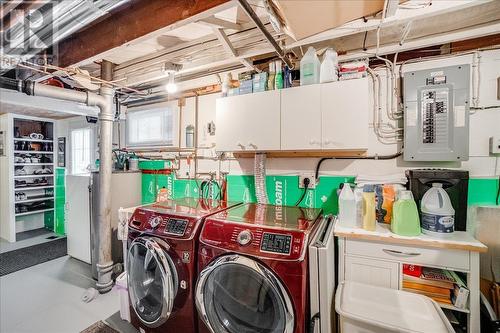 650 Shelley Street, Warfield, BC - Indoor Photo Showing Laundry Room