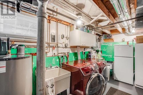 650 Shelley Street, Warfield, BC - Indoor Photo Showing Laundry Room