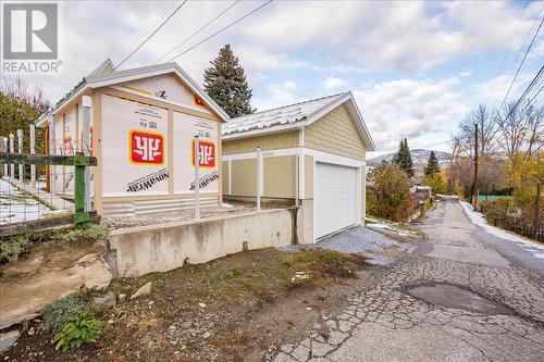 650 Shelley Street, Warfield, BC - Outdoor