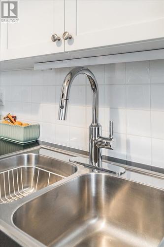 650 Shelley Street, Warfield, BC - Indoor Photo Showing Kitchen With Double Sink