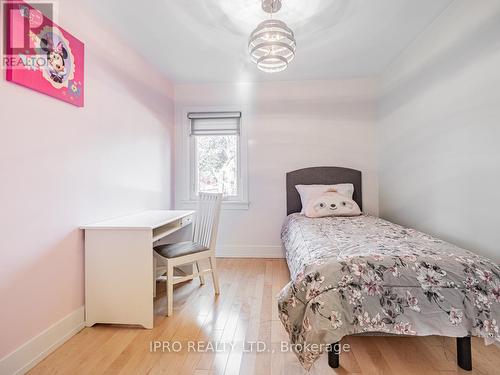 55 Lilian Drive, Toronto, ON - Indoor Photo Showing Bedroom