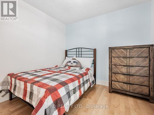 55 Lilian Drive, Toronto, ON - Indoor Photo Showing Bedroom