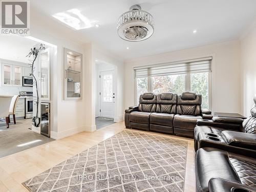 55 Lilian Drive, Toronto, ON - Indoor Photo Showing Living Room