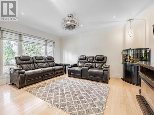 55 Lilian Drive, Toronto, ON - Indoor Photo Showing Living Room