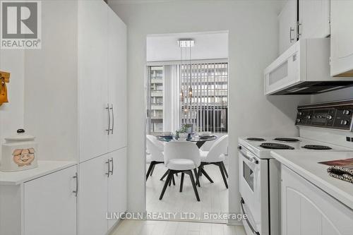 638 - 50 Richmond Street E, Oshawa, ON - Indoor Photo Showing Kitchen