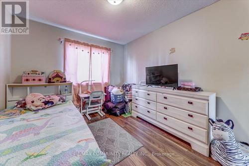 1813 Dalhousie Crescent, Oshawa, ON - Indoor Photo Showing Bedroom