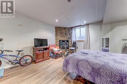 1813 Dalhousie Crescent, Oshawa, ON - Indoor Photo Showing Bedroom