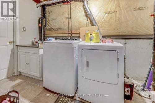 1813 Dalhousie Crescent, Oshawa, ON - Indoor Photo Showing Laundry Room