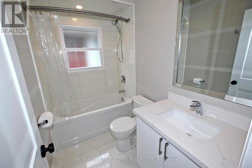 2B - 756 Gerrard Street E, Toronto, ON - Indoor Photo Showing Bathroom