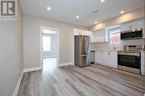 2B - 756 Gerrard Street E, Toronto, ON - Indoor Photo Showing Kitchen With Stainless Steel Kitchen