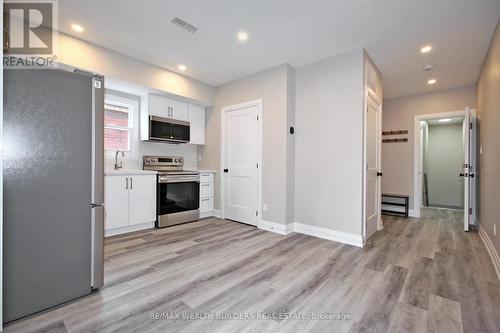 2B - 756 Gerrard Street E, Toronto, ON - Indoor Photo Showing Kitchen