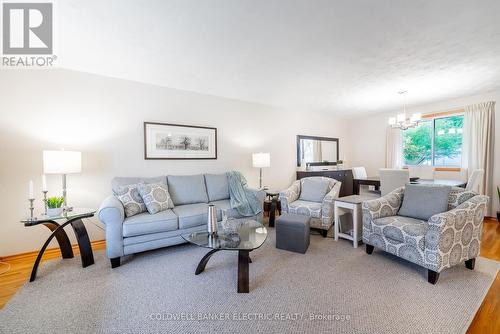 1212 Danita Boulevard, Peterborough (Monaghan), ON - Indoor Photo Showing Living Room