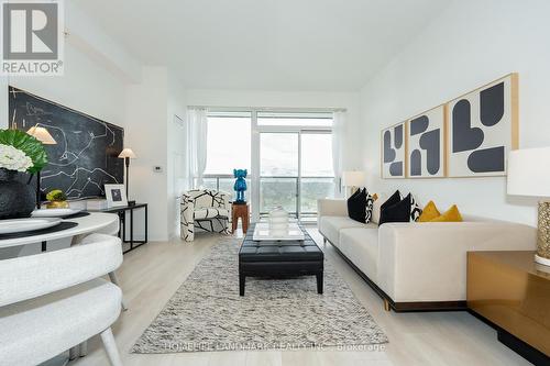 1404 - 75 Oneida Crescent, Richmond Hill, ON - Indoor Photo Showing Living Room