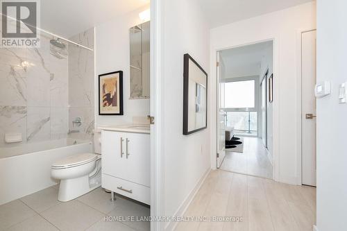 1404 - 75 Oneida Crescent, Richmond Hill, ON - Indoor Photo Showing Bathroom