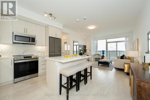 1404 - 75 Oneida Crescent, Richmond Hill, ON - Indoor Photo Showing Kitchen With Upgraded Kitchen