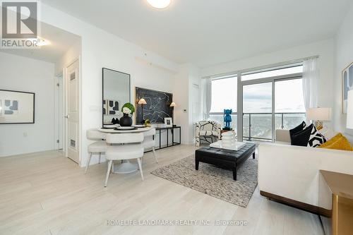 1404 - 75 Oneida Crescent, Richmond Hill, ON - Indoor Photo Showing Living Room