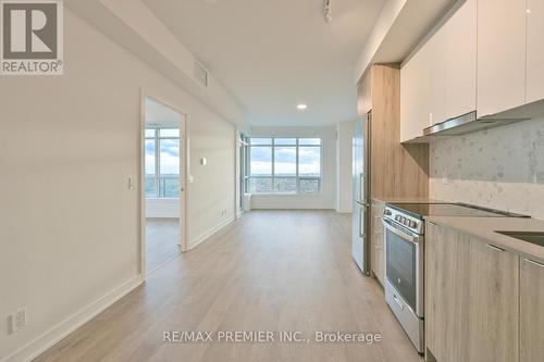 A-1502 - 30 Upper Mall Way, Vaughan, ON - Indoor Photo Showing Kitchen