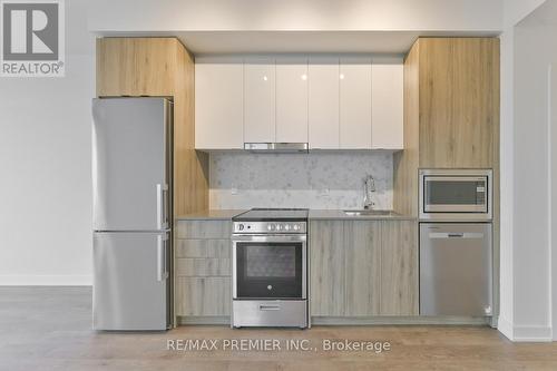 A-1502 - 30 Upper Mall Way, Vaughan, ON - Indoor Photo Showing Kitchen