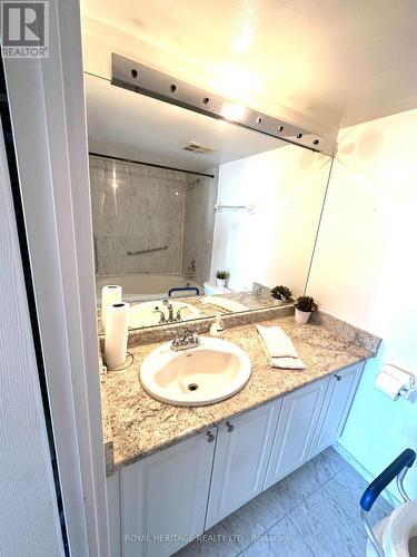 601 - 350 Webb Drive, Mississauga, ON - Indoor Photo Showing Bathroom