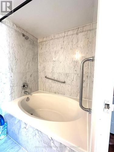 601 - 350 Webb Drive, Mississauga, ON - Indoor Photo Showing Bathroom