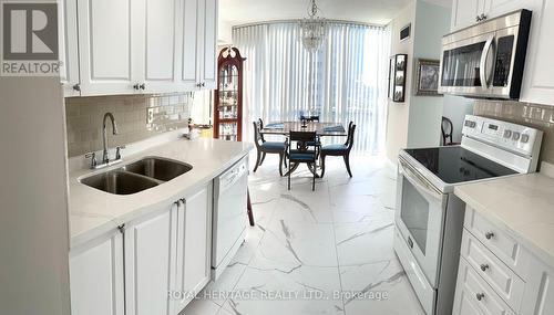 601 - 350 Webb Drive, Mississauga, ON - Indoor Photo Showing Kitchen With Double Sink