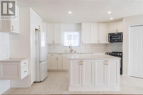 3131 Jefferson Boulevard Unit# Upper, Windsor, ON - Indoor Photo Showing Kitchen